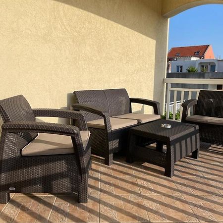 Apartment Place 2 Stay Хвар Экстерьер фото