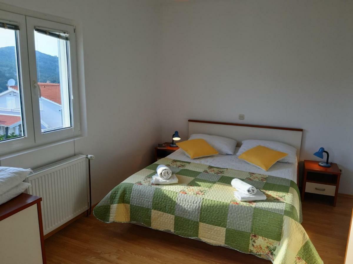 Apartment Place 2 Stay Хвар Экстерьер фото