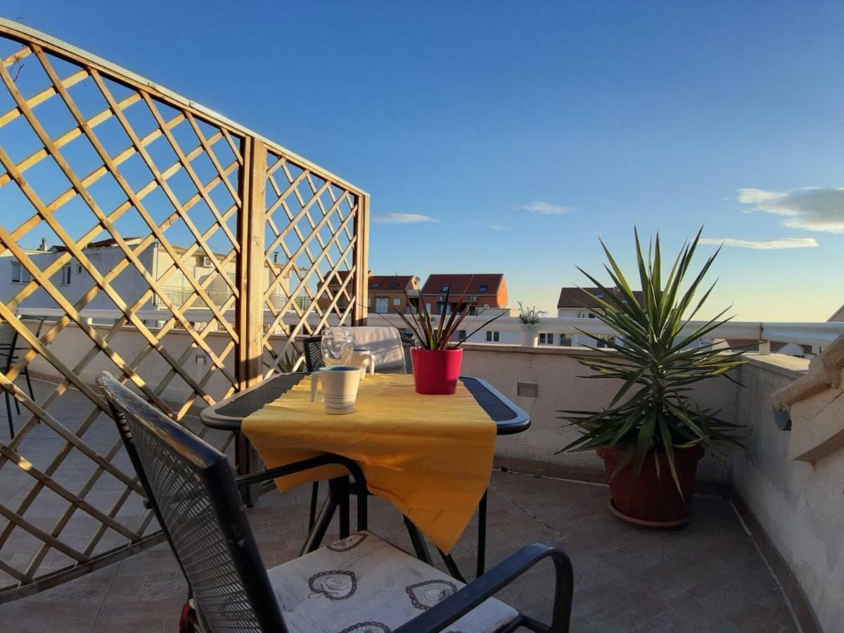 Apartment Place 2 Stay Хвар Экстерьер фото